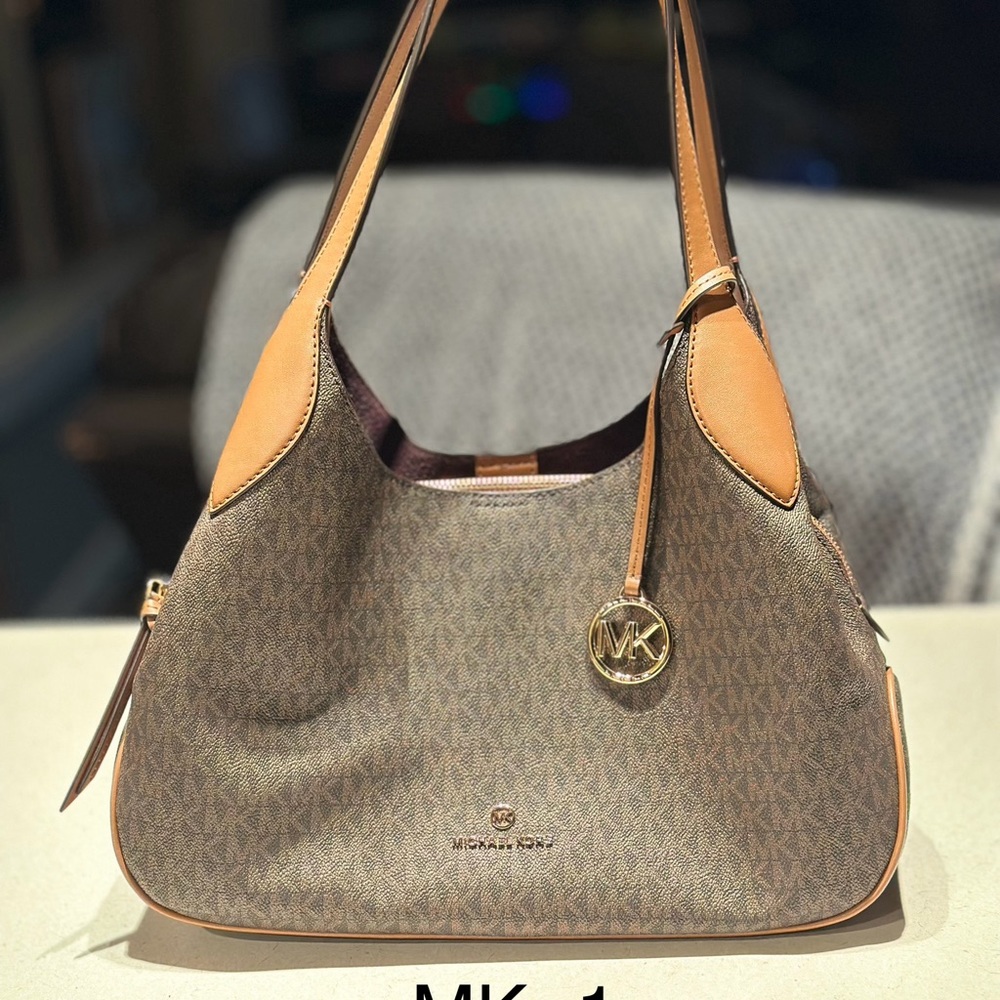 Michael Kors handbag. Used once. Excellent condition.